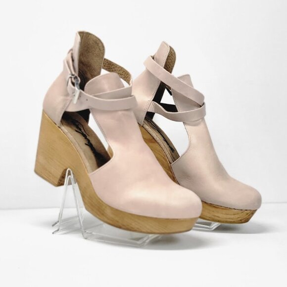 Free People Shoes - FREE PEOPLE collection cedar clog shoes Sz 8 NEW